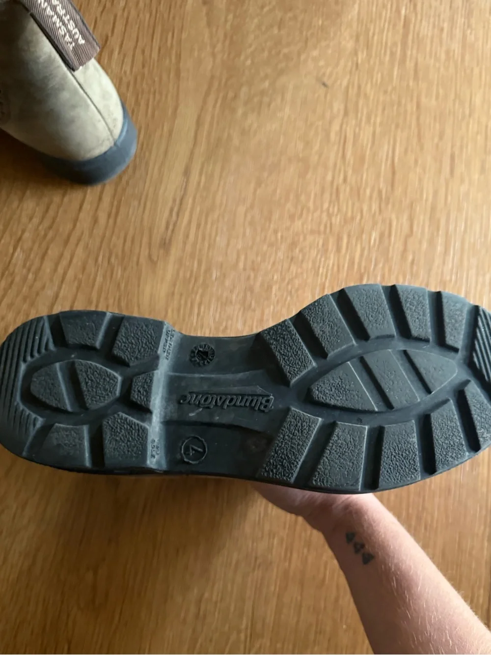 Blundstone sturdy chelsea